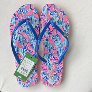 Brand new Lilly Pulitzer 9/10 flip flops 🌸